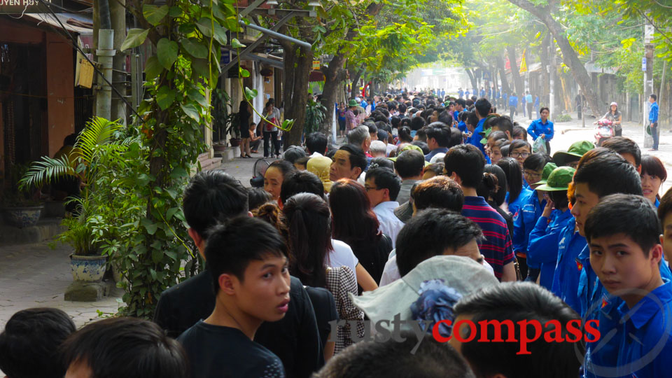 Lining up to bid General Giap farewell.